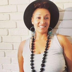 Meet your Posher, Iwalani